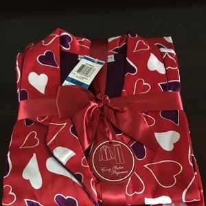 Women’s 2 Piece Pajama Set XL. VALENTINES Gift NWT